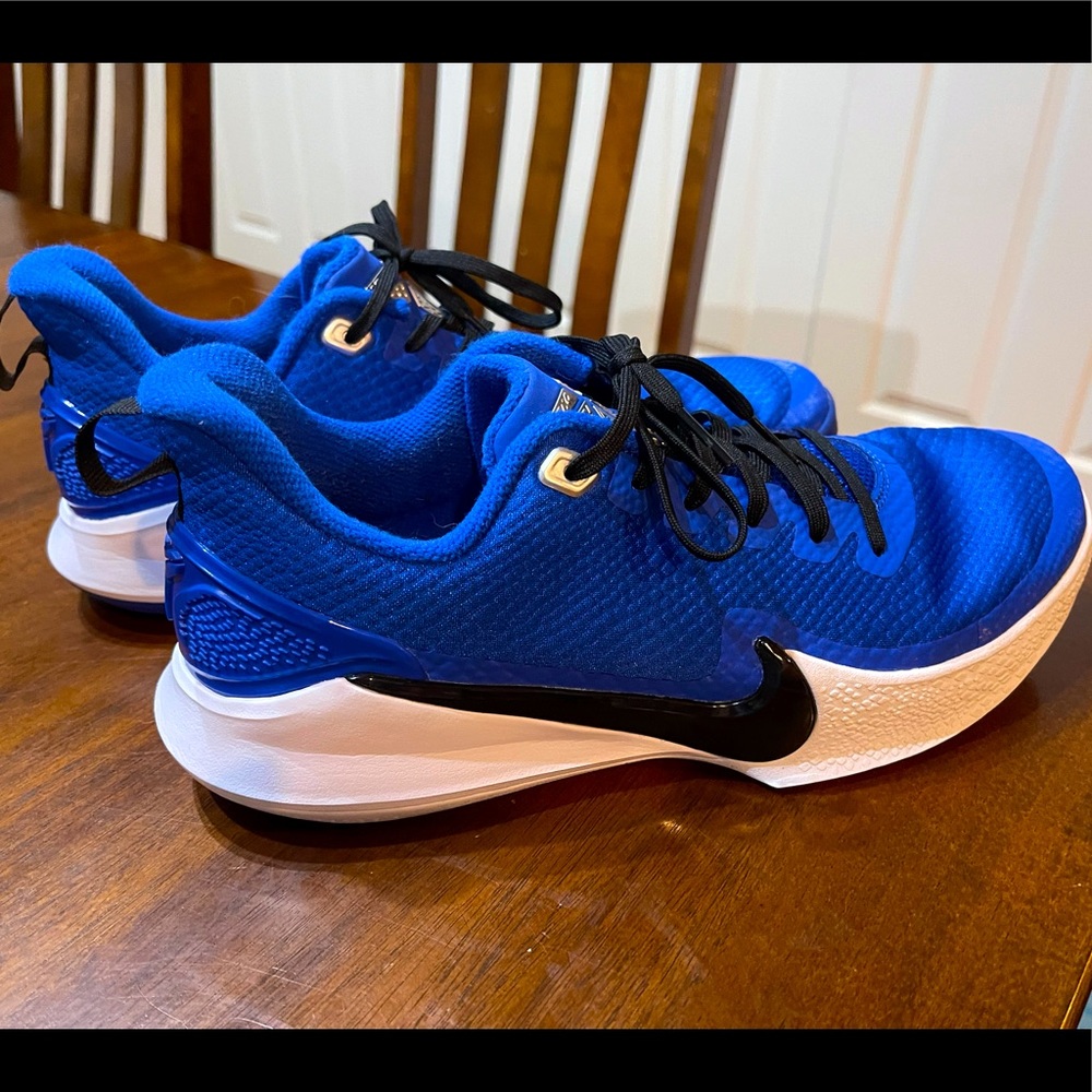 Kobe lows, in excellent condition.